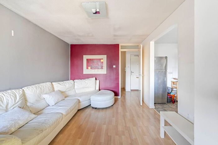 1 Bedroom Flat To Rent In Royal Mint Street, City, London, E1