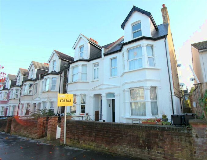 3 Bedroom Flat For Sale In Holmesdale Road, London, SE25