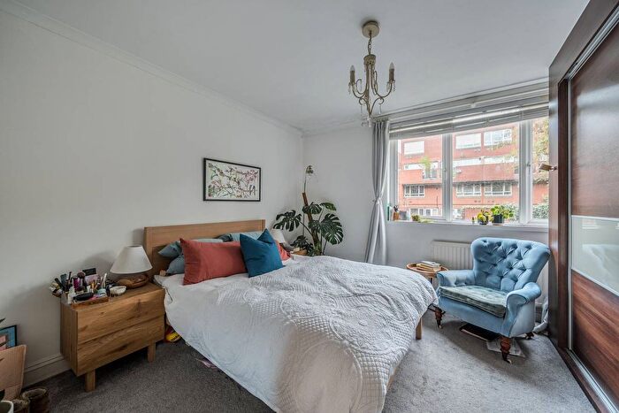 2 Bedroom Maisonette For Sale In Sutterton Street, Holloway, London, N7