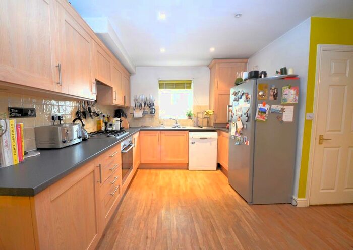 3 Bedroom Town House To Rent In Kelly Avenue, Peckham, SE15