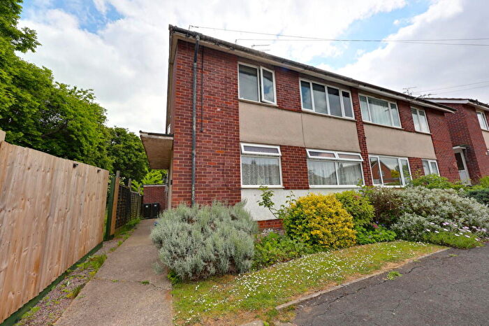 2 Bedroom Flat For Sale In Chelsea Close, Keynsham, BS31