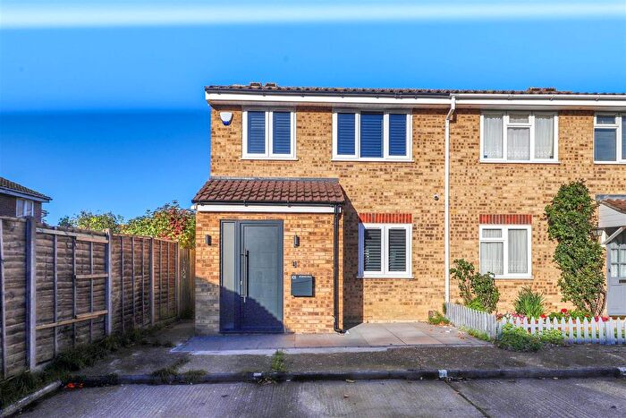 3 Bedroom Town House For Sale In Aylsham Drive, Ickenham, UB10