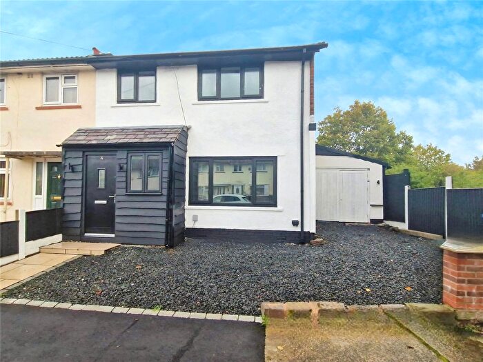 3 Bedroom Semi-detached House For Sale In Springside Grove, Worsley, Manchester, Greater Manchester, M28