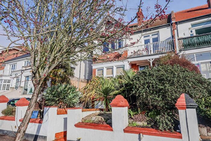 3 Bedroom Flat For Sale In Kings Road, Westcliff-On-Sea, SS0