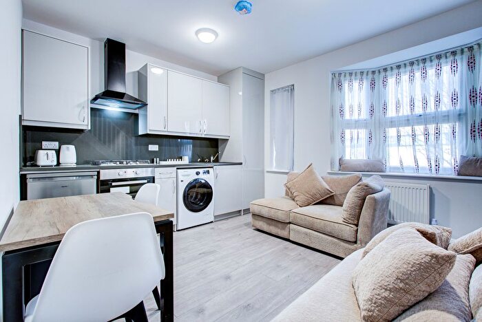 1 Bedroom Flat To Rent In Green Lane, Ilford, IG3