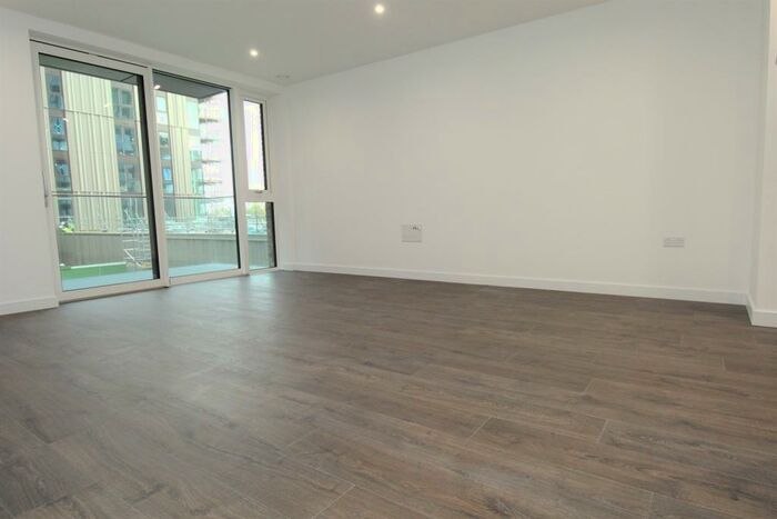 Apartment To Rent In Hartingtons Court, N4
