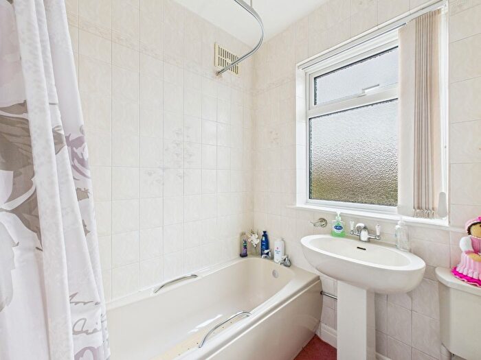 2 Bedroom Semi-Detached House For Sale In Sunningdale Road, Hessle, HU13