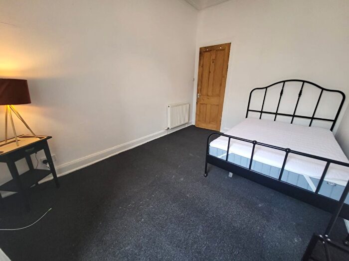 2 Bedroom Flat To Rent In Albert Road, Southside, Glasgow, G42