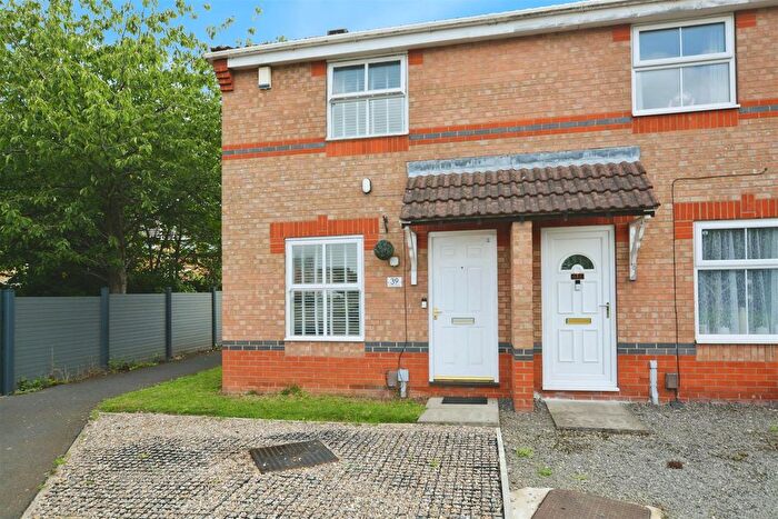 2 Bedroom Semi-Detached House For Sale In Rose Walk, Scunthorpe, DN15