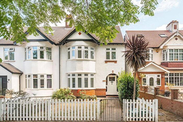 4 Bedroom Property For Sale In Syon Lane, Isleworth, TW7