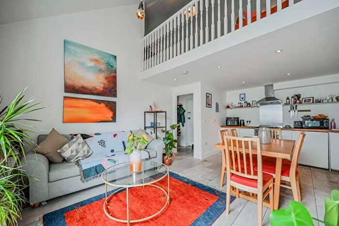 2 Bedroom Flat To Rent In Aylmer Road, Leytonstone, London, E11
