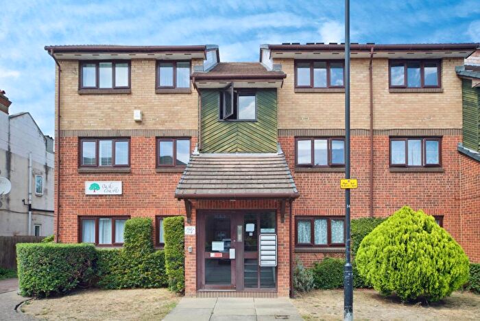 1 Bedroom Flat For Sale In Higham Station Avenue, London, E4