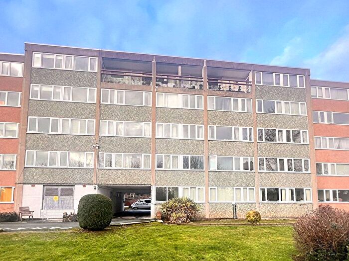 1 Bedroom Flat For Sale In Berwick Road, Shrewsbury, Shropshire, SY1