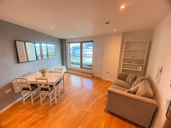 2 Bedroom Flat To Rent In Marsh Lane, Leeds, LS9