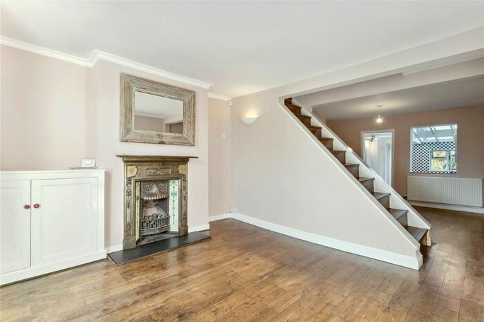 3 Bedroom Terraced House To Rent In New Road, Brentford, Middlesex, TW8