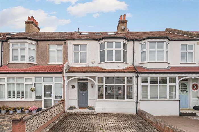 3 Bedroom Property For Sale In Kingston Road, London, SW20