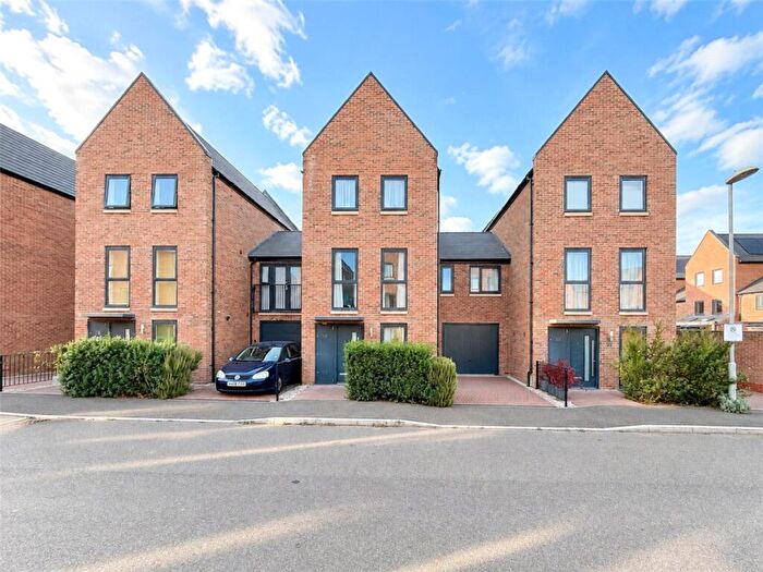 5 Bedroom Semi-Detached House For Sale In Beagle Road, Cambridge, CB3