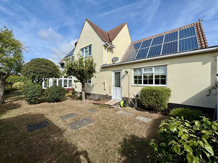 5 Bedroom Detached House For Sale In The Cobbins, Burnham-On-Crouch, CM0