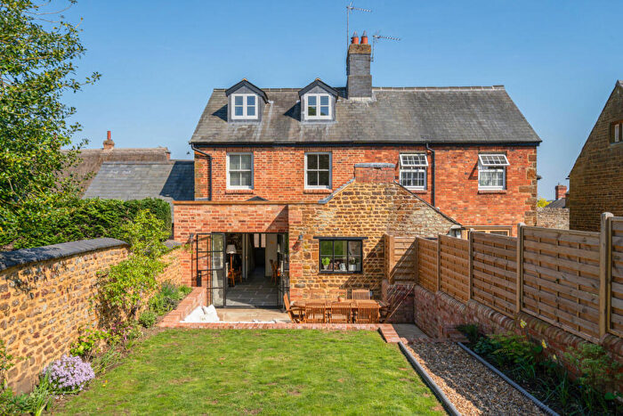 3 Bedroom Semi-Detached House For Sale In Hight Street, Eydon, Daventry, NN11