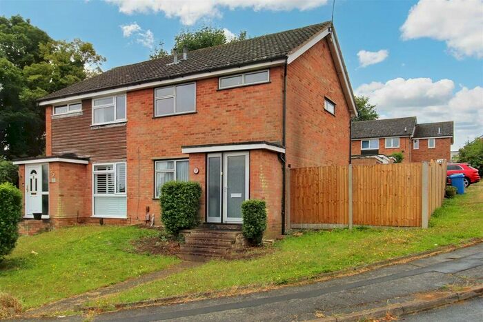 3 Bedroom Semi-Detached House To Rent In Waltham Close, Ipswich, IP2