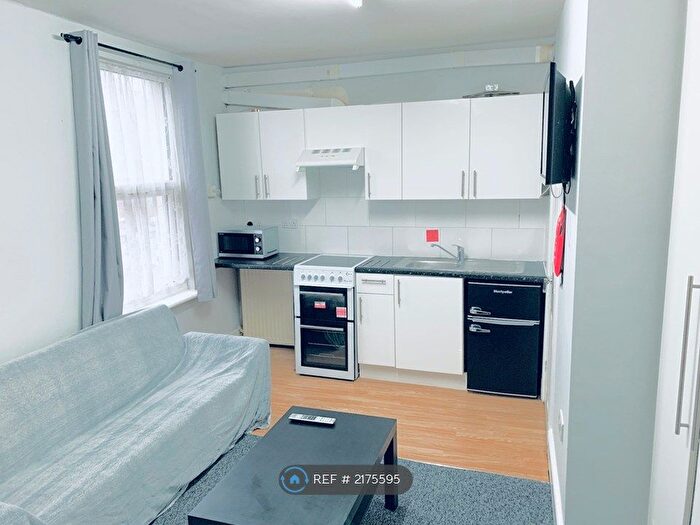 Studio To Rent In Russell Street, Reading, RG1