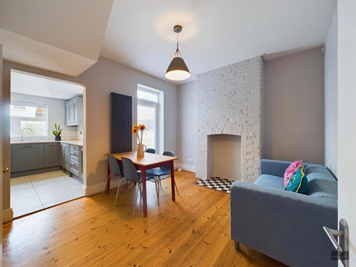 4 Bedroom House To Rent In Baker Street, Exeter, EX2