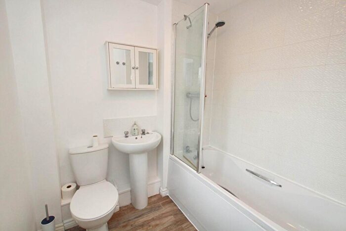 2 Bedroom Coach House To Rent In Ossulbury Lane, Aylesbury, HP19