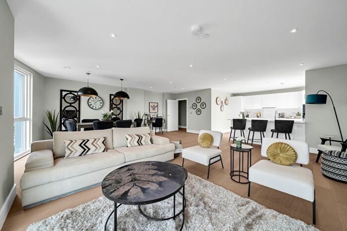 3 Bedroom Flat For Sale In Penthouse Apt C Vision Point, Battersea, SW11