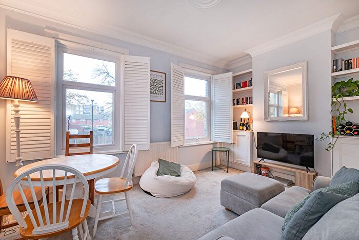 2 Bedroom Flat For Sale In Aboyne Road, London, SW17