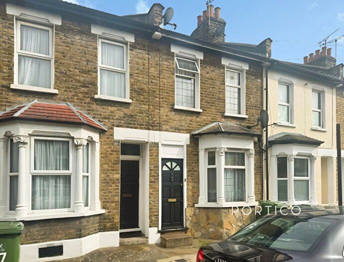 House To Rent In Vernon Road, London, E15