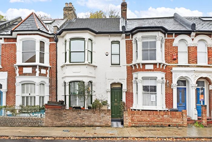 3 Bedroom Terraced House For Sale In Listria Park, London, N16
