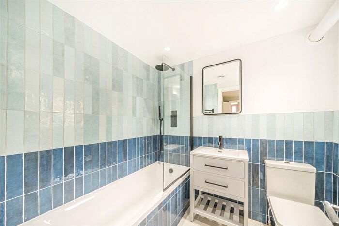 2 Bedroom Flat For Sale In Hayter Road, London, SW2