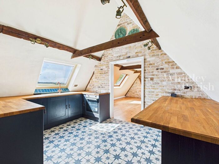 2 Bedroom Barn Conversion For Sale In The Street, Redgrave, IP22