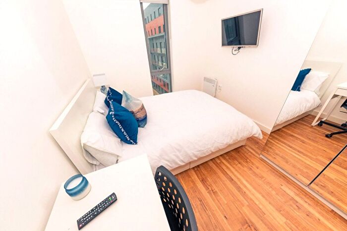 2 Bedroom Flat To Rent In Plaza Boulevard, Liverpool, L8