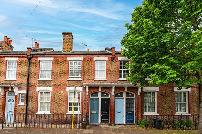 2 Bedroom Flat For Sale In Odger Street, Battersea, London, SW11