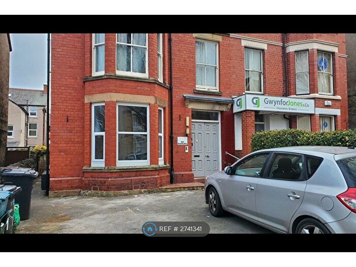 2 Bedroom Flat To Rent In Wynnstay Road, Colwyn Bay, LL29