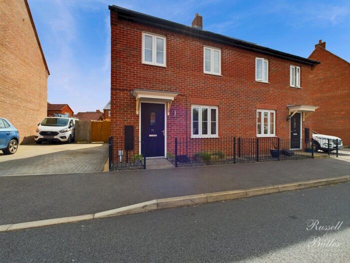 2 Bedroom Semi-Detached House For Sale In Pillow Way, Buckingham, MK18