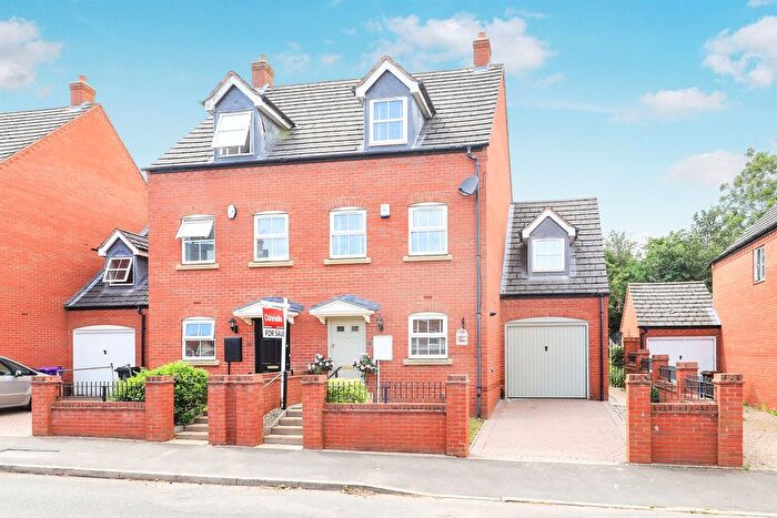 4 Bedroom Semi-detached House For Sale In Alameda Gardens, Tettenhall, Wolverhampton, WV6