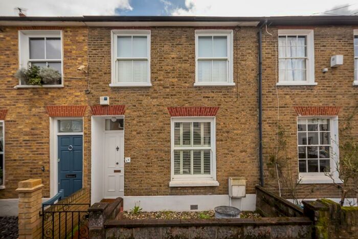 2 Bedroom Terraced House To Rent In Archway Street London, SW13