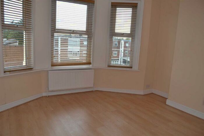2 Bedroom Flat To Rent In High Road, North Finchley, N12