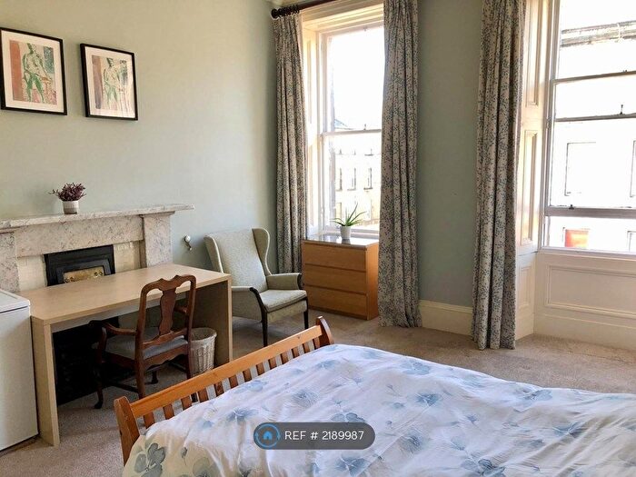 4 Bedroom Flat To Rent In Oxford Street, Edinburgh, EH8