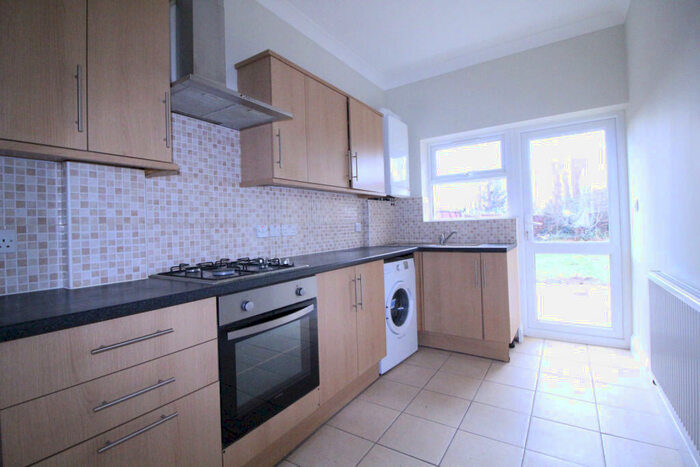 4 Bedroom End Of Terrace House To Rent In Ashley Road, Chingford, London, E4