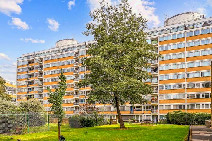 2 Bedroom Flat To Rent In Churchill Gardens, London, SW1V