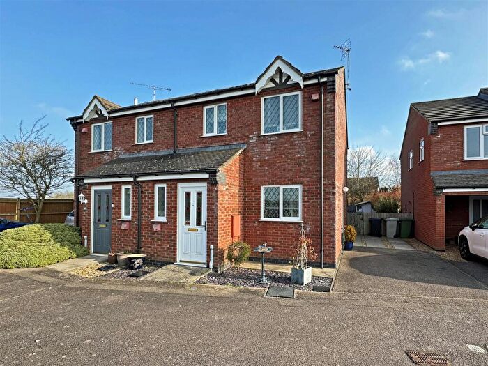 3 Bedroom Semi-Detached House For Sale In Plover Road, Essendine, PE9