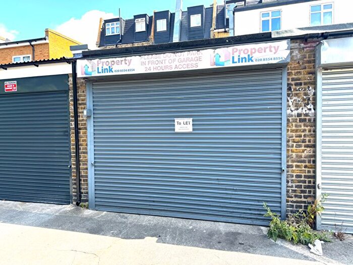 Garage / Parking To Rent In Cranbrook Road, Ilford, IG1