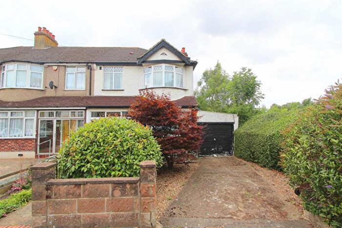 3 Bedroom End Of Terrace House For Sale In Kingswood Way, Wallington, SM6