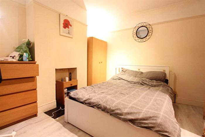 1 Bedroom Flat To Rent In High Road, SO16