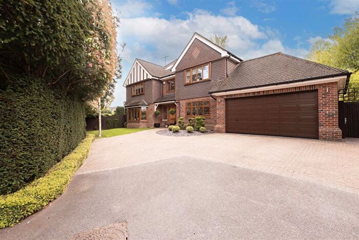 5 Bedroom Detached House For Sale In Broad Oaks Close, Harpenden, AL5