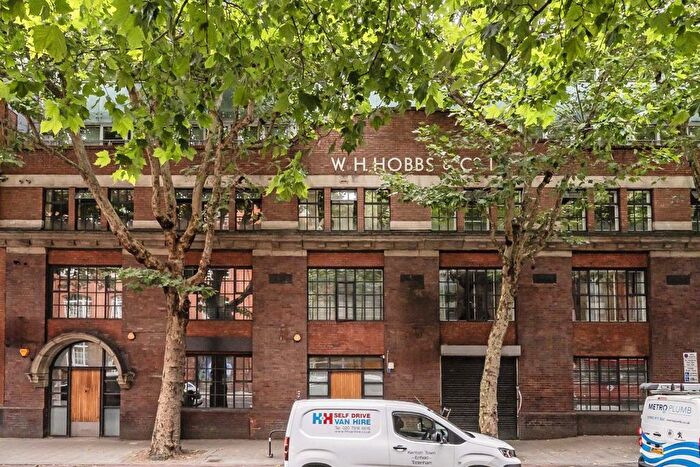 2 Bedroom Flat For Sale In Tower Bridge Road, Tower Bridge, SE1