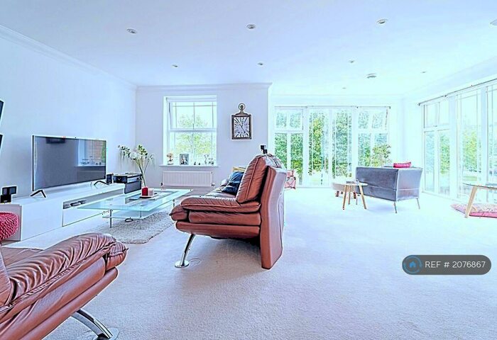 4 Bedroom Semi-Detached House To Rent In Dettingen Crescent, Deepcut, Camberley, GU16